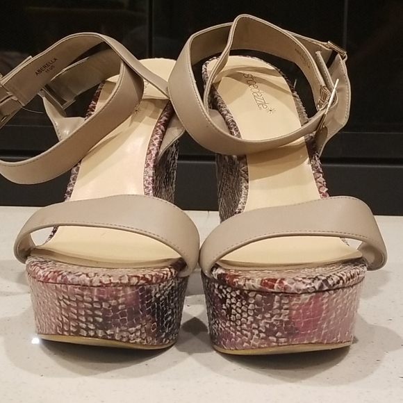 Shoedazzle High Heeled Wedge - Picture 4 of 5